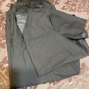 XXL Gray Fabletics Scrub Set